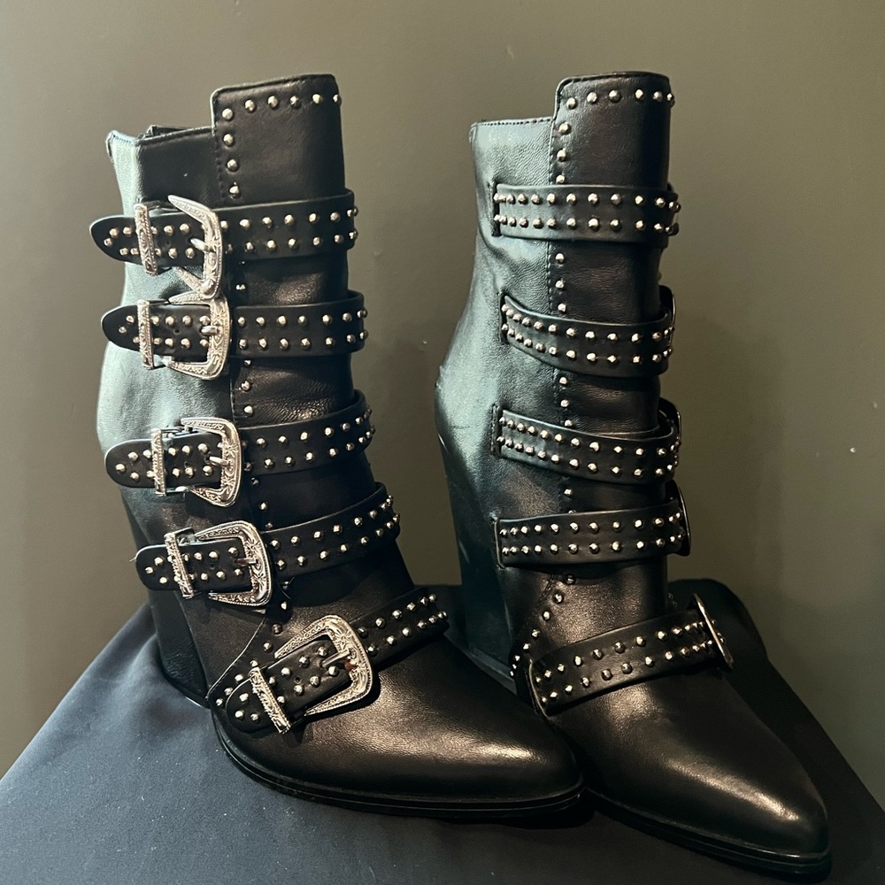 Womens Steve Madden Black Buckle Short Shaft Boots Comet